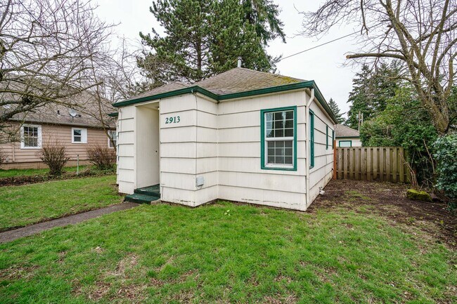 Building Photo - 1 Bedroom 1 Bath with Detached Garage