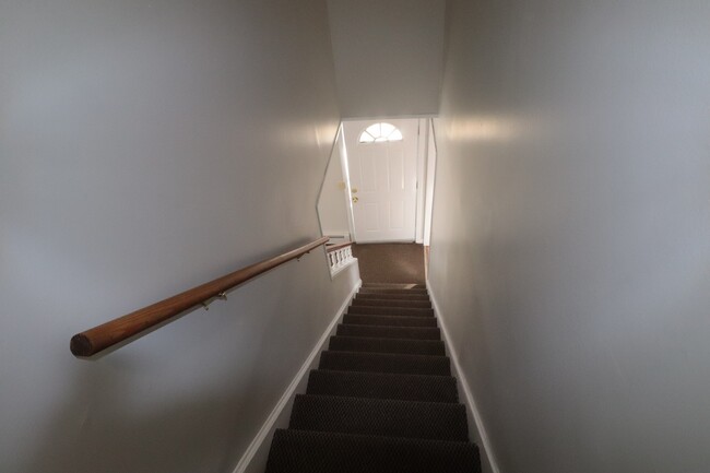 Building Photo - Gorgeous single-family Home