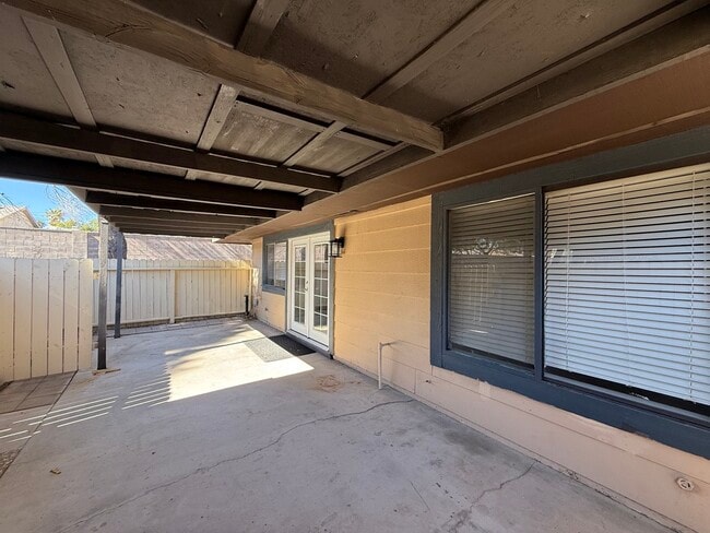 Building Photo - 6228 Meadow View Ln