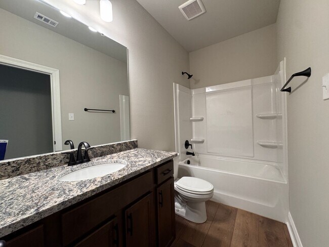 Building Photo - 818 Venecia Dr