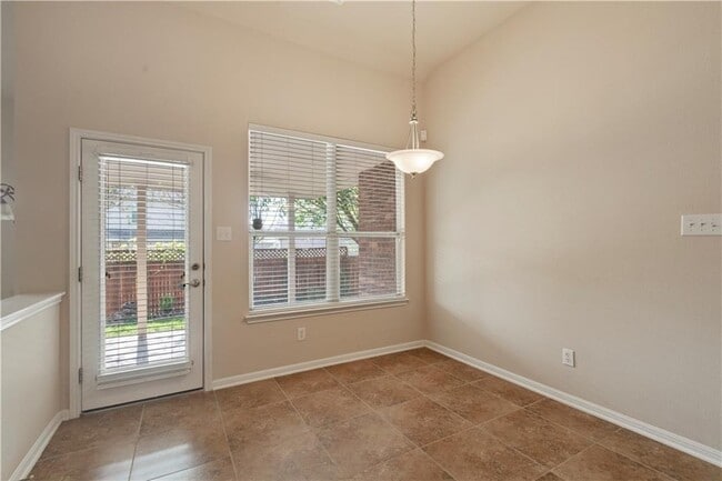 Building Photo - 2405 Speidel Dr
