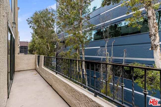 Building Photo - 1633 S Bentley Ave