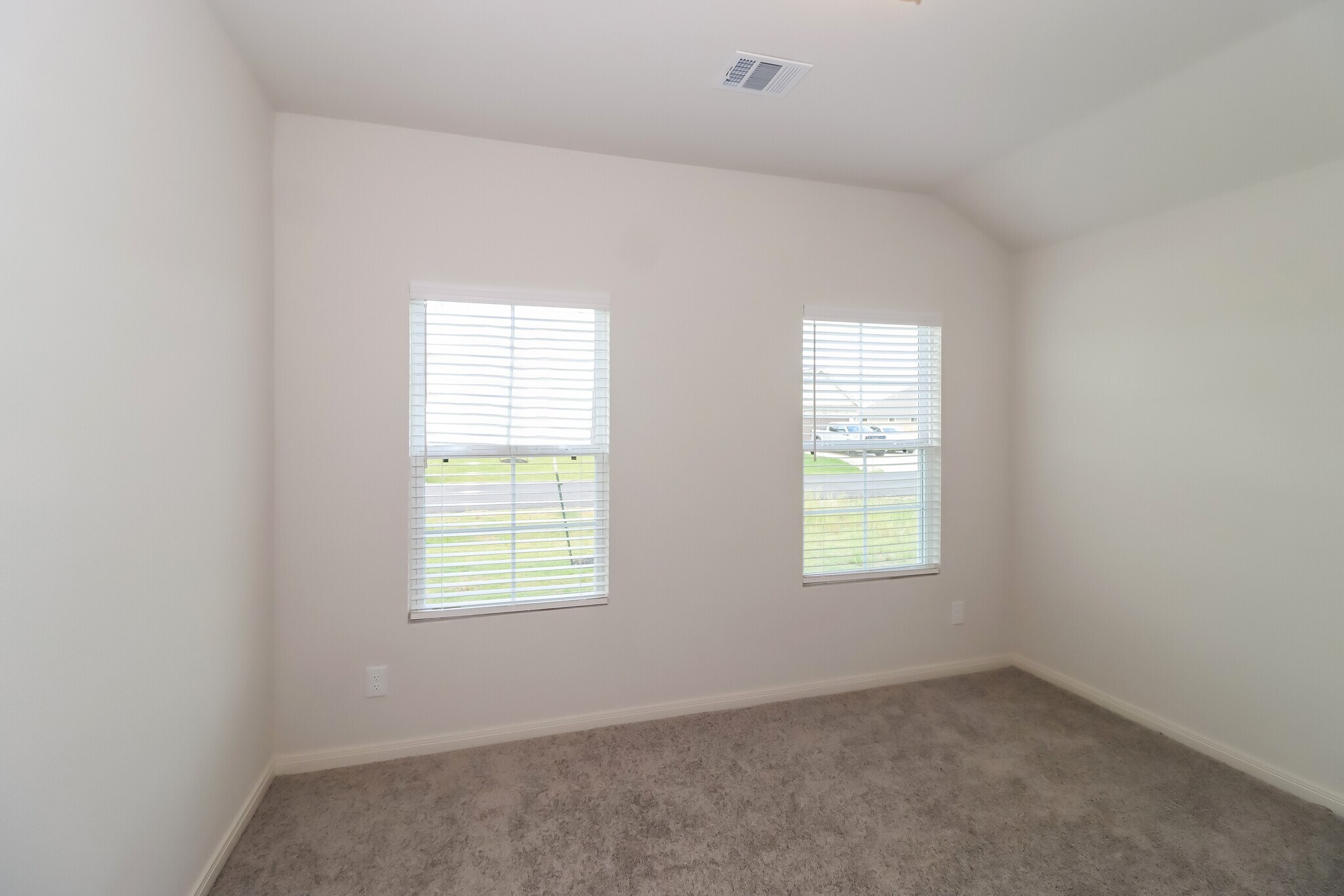 Building Photo - 112 Rustic Trce