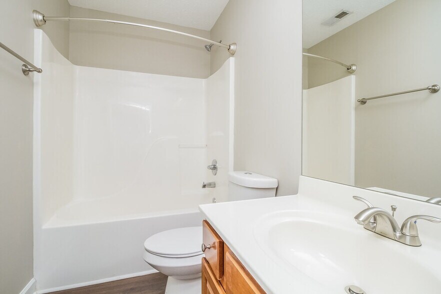 Building Photo - 1127 Sunnycrest Ct