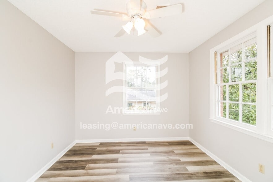 Building Photo - 9574 Windsor Lake Blvd