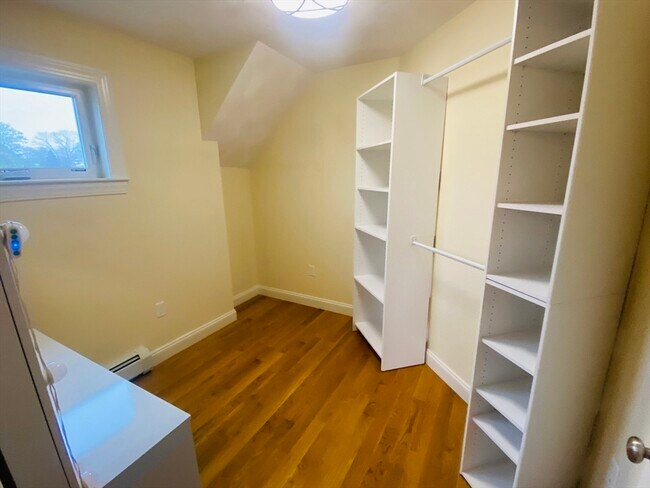 Building Photo - 253 Lynn St