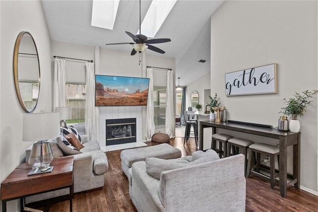 Building Photo - 1322 American Elm Dr