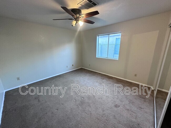 Building Photo - 538 Roadrunner Dr