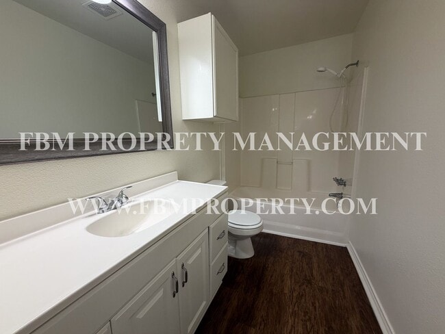 Building Photo - 204-206 West Lamar St