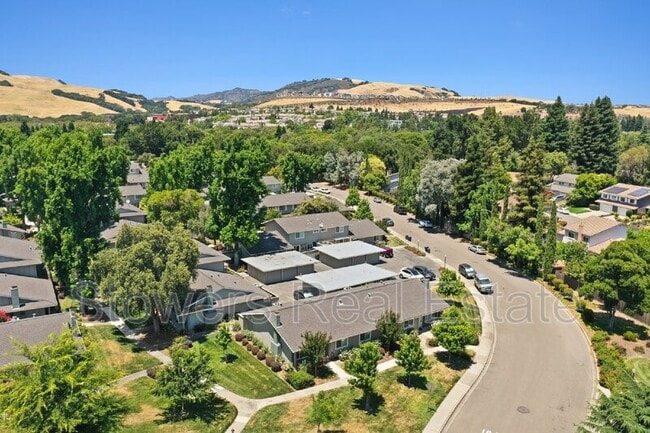 Building Photo - 2899 Fountainhead Dr