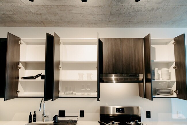 Building Photo - 755 S Clark St