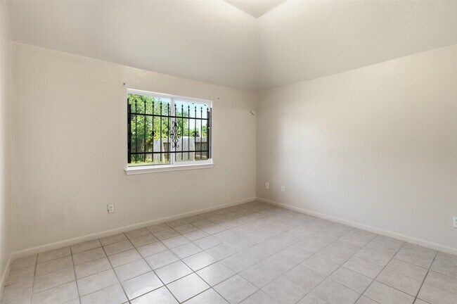 Building Photo - 15738 Boonridge Rd