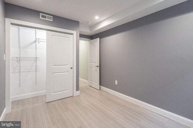 Building Photo - 3030 W Girard Ave