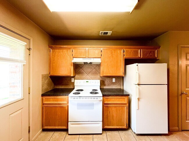 Building Photo - 1303 Nicholas Cir