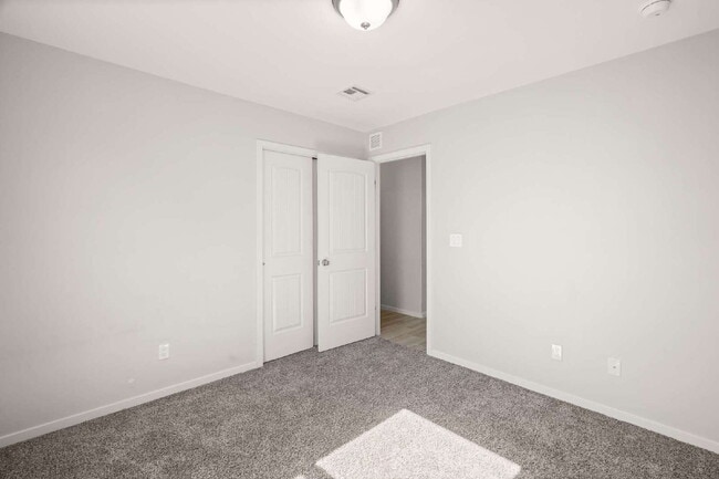 Building Photo - 629 Cedarwood Ave