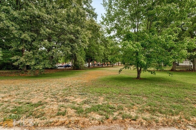 Building Photo - 196 Amy St