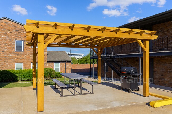 Building Photo - 3165 E 49th St