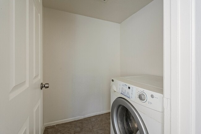 Building Photo - 5821 N 59th Dr