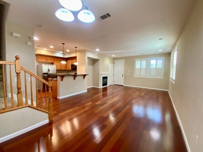 Building Photo - Dublin Ranch Villages,  Tri Level Townhome 2 Bed (both primary suites)  2.5 Ba., Clubhouse Pool, ...