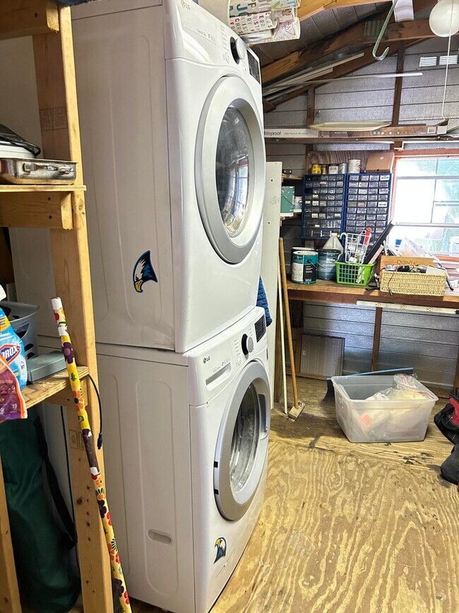 Building Photo - 425 Bougainvilla Dr