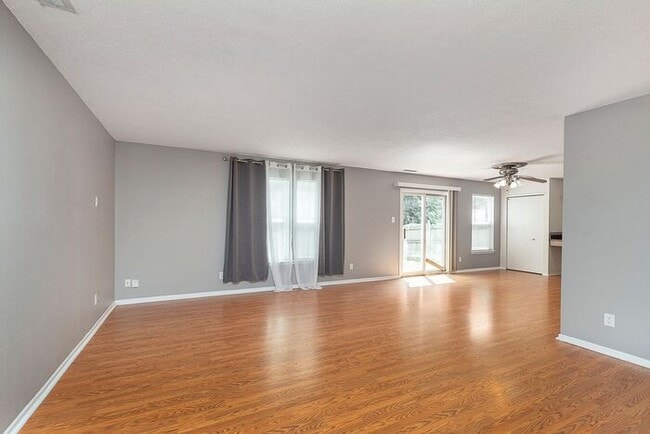 Building Photo - Great 3 Bedroom, 2 1/2 Bath Home in Cameron Meadows Subdivision!