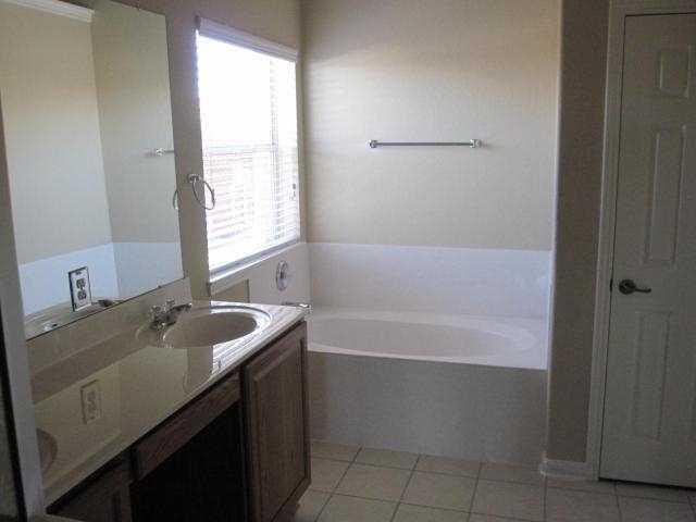 Building Photo - 728 Abbeyglen Castle Dr