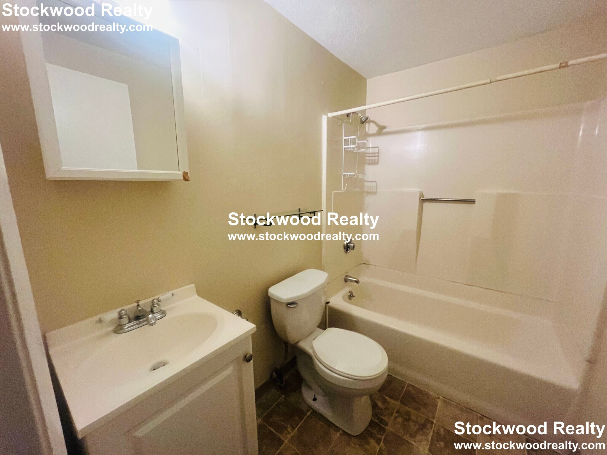 Building Photo - 382 Dorchester St