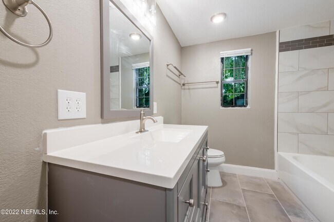 Building Photo - 7832 Newton Rd