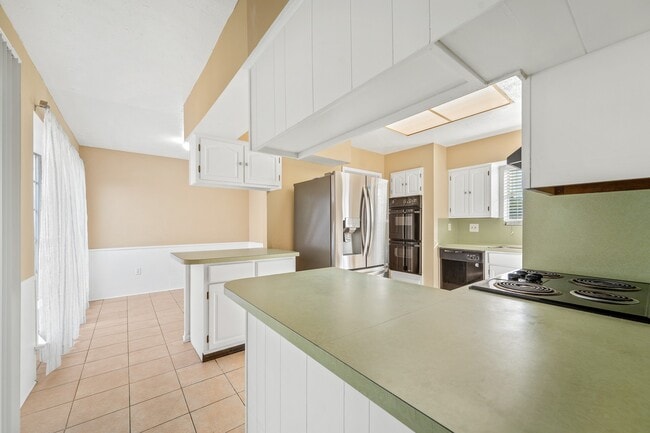 Building Photo - 9302 Claridge Dr