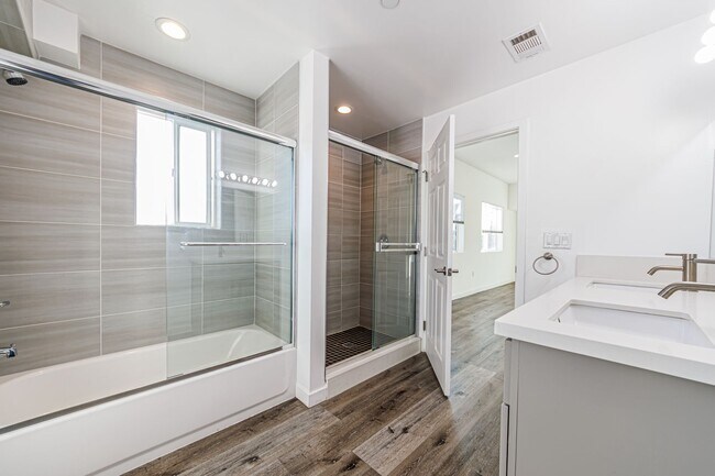 Building Photo - 1121 N Berendo St