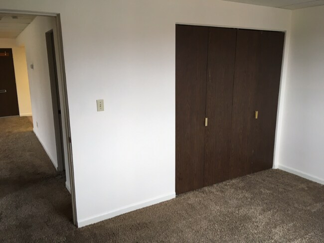 Building Photo - 201 E 6th Ave