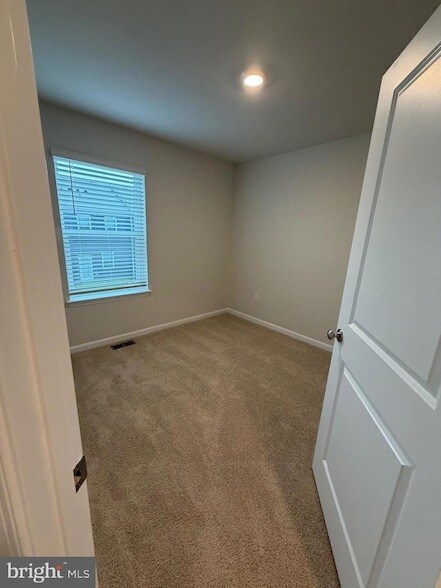 Building Photo - 561 Norwood Dr