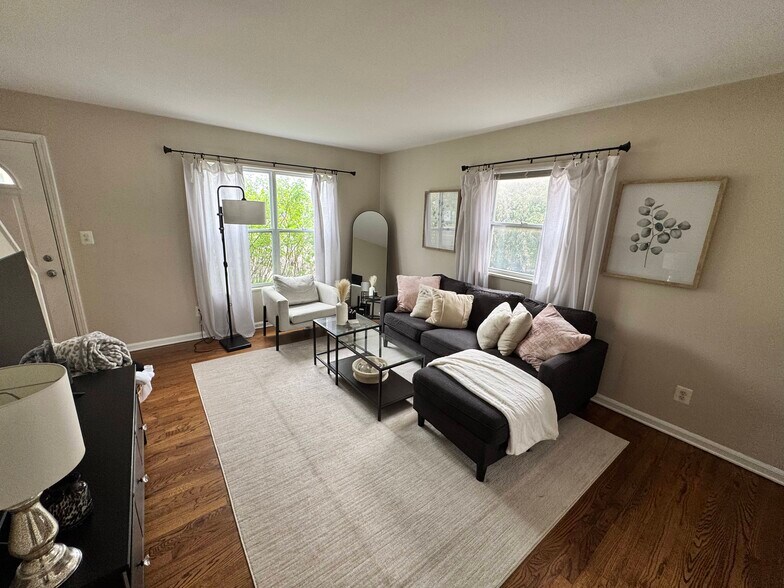 Living Room 4 - 3324 Coolidge Hwy