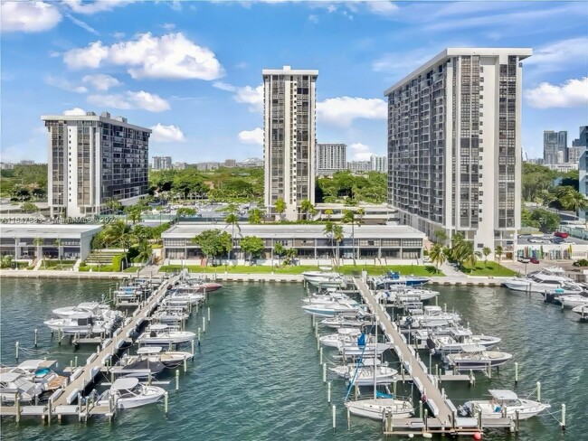 Building Photo - 1901 Brickell Ave