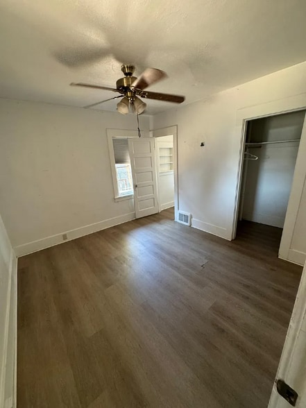 Building Photo - 225 SE Vine Ln