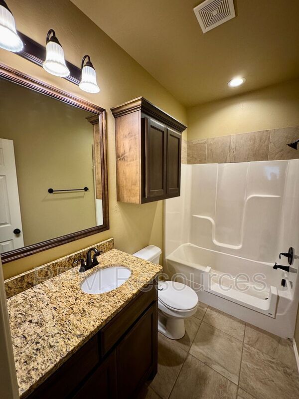 Building Photo - 147 Bison Ct Way