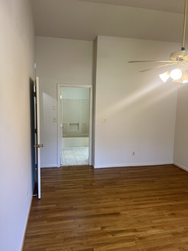 Building Photo - Spacious Colonial Home for Rent in Chancel...