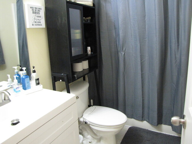 Building Photo - 8 Evanwald Ct