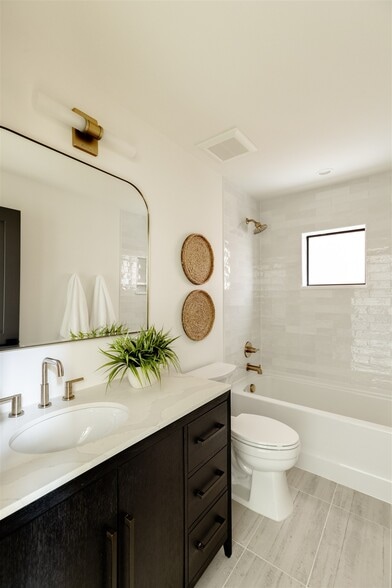 Building Photo - 1751 N Williams St