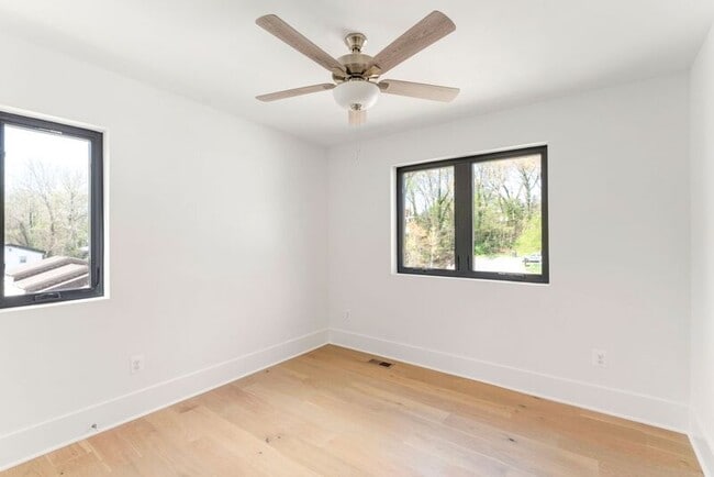 Building Photo - 981- 987 Fifth Street SW