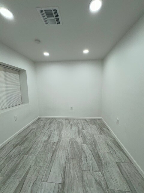 Building Photo - 1017 E West Cir Dr