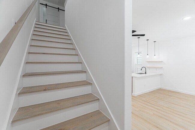 Building Photo - 7126 Bywood St