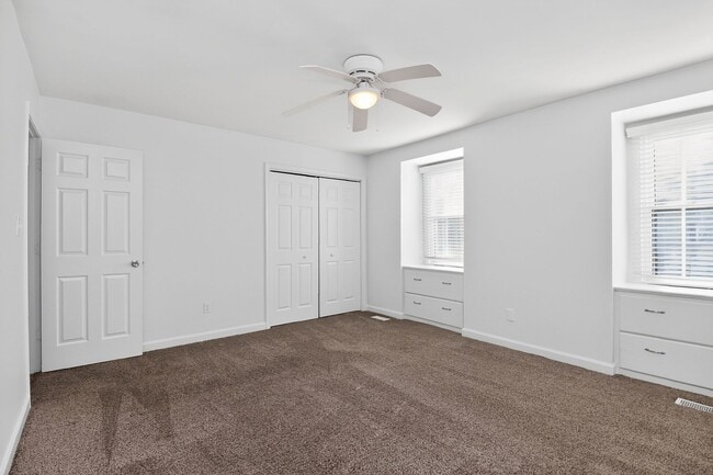 Building Photo - 3 Bed/2.5 Bath Townhouse for RENT!