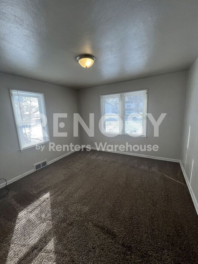 Building Photo - Four Bed Two Bath Home - Now Available - Special Offer, see details!