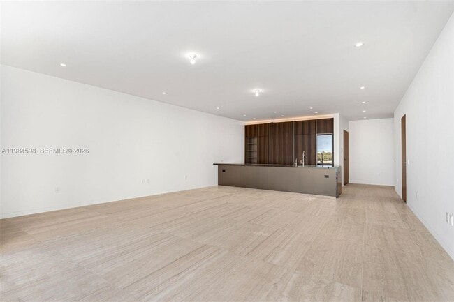 Building Photo - 5 Grove Isle Dr