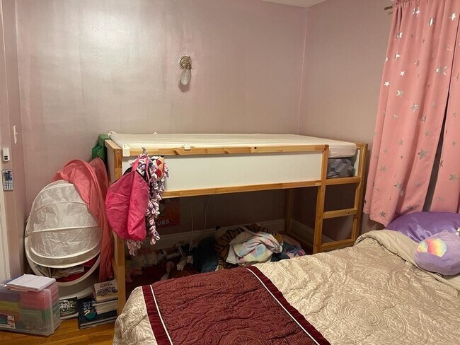 Building Photo - 53 Westmount Ave