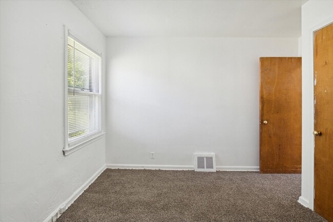 Building Photo - Remodeled 4B 1B Home $1,275