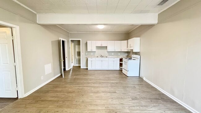 Building Photo - 500 Willow Ave