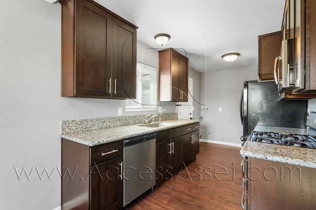 Building Photo - Charming Oceanside Retreat Near Camp Pendleton