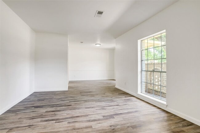 Building Photo - 14035 Myrtlea Dr